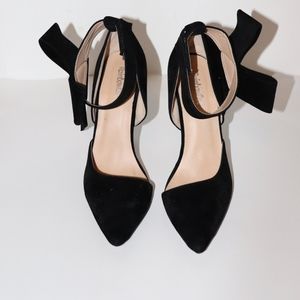 Classy and cute heels with bow tie on the side